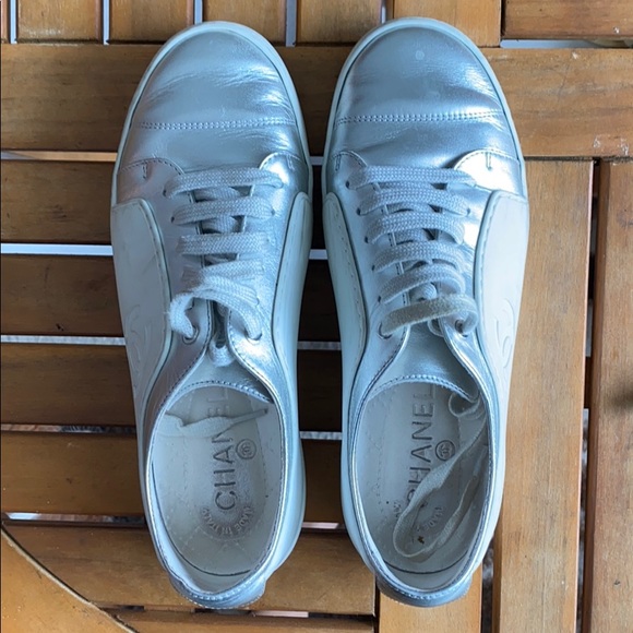 CHANEL white and silver sneakers 37.5 - Picture 3 of 8